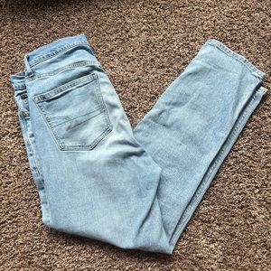 Light Wash 90’s Boyfriend Jeans